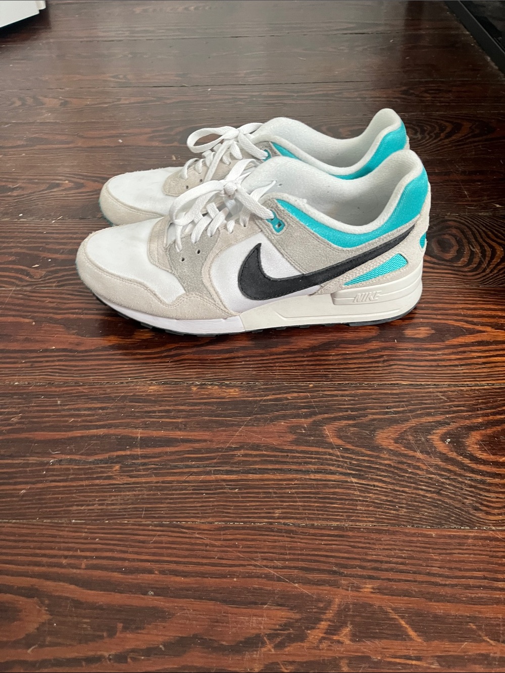 Nike Grey White Teal Casual Sneakers— NIKE AIR MEN SIZE 10